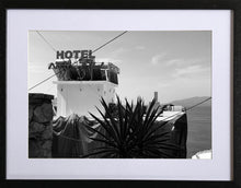 Load image into Gallery viewer, Hotel bw . Sarende